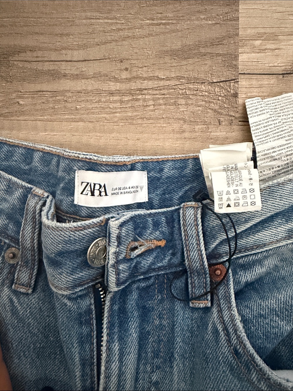 Wide Leg Light Wash Blue Jeans - Picture 2 of 3